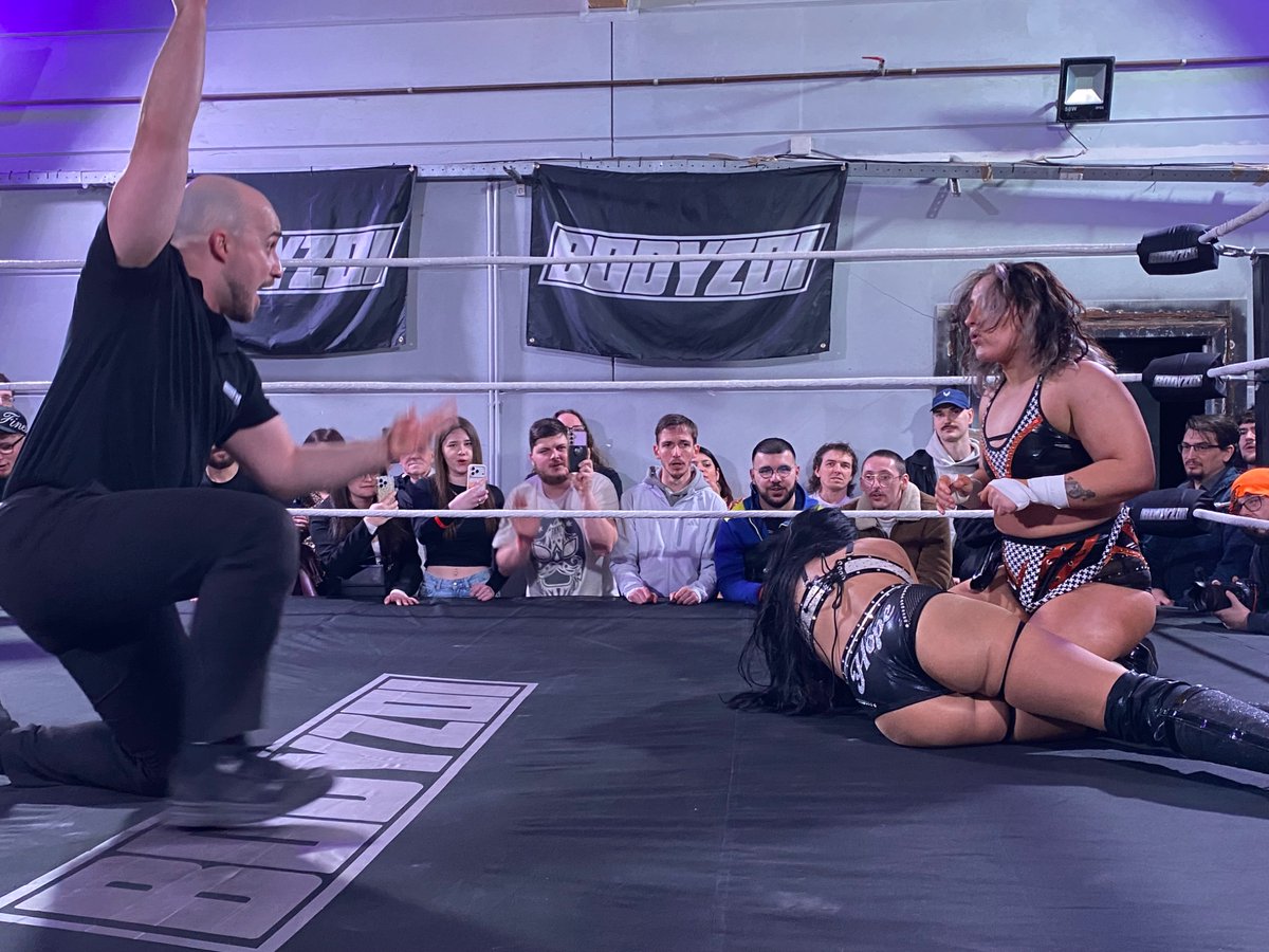 Maximo_is_here's tweet photo. Although she was on the receiving end of a dominant performance from @DaniLuna_pro, @AmaleFrenchHope got the victory in free à roll-up at the Bodyzoi show https://t.co/bVqECtLwqC