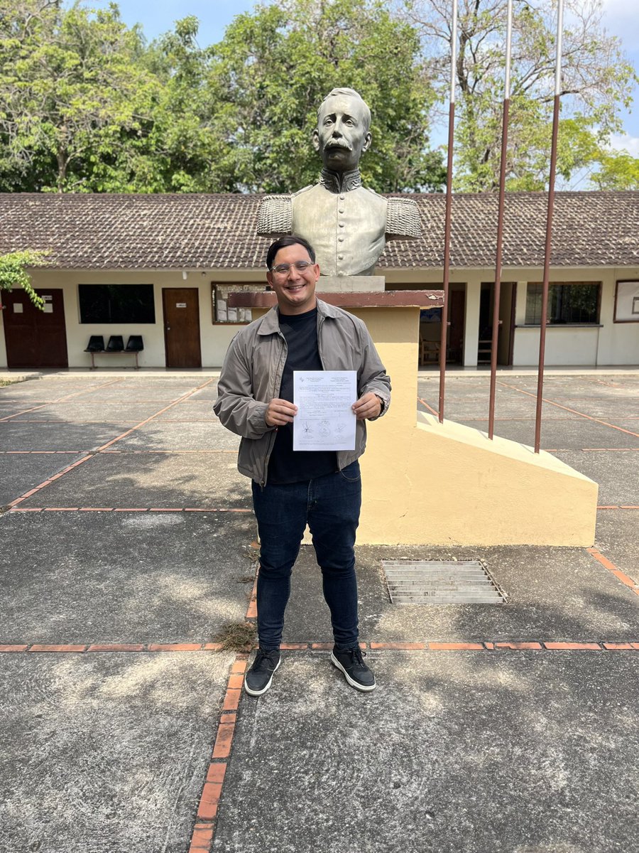 Hoy puedo decir: académicamente Ingeniero en Producción Animal.

Primeramente gracias a Dios por todo lo bueno que hace por mi, también a mi familia por su apoyo incondicional y a cada maestro que fue parte de este camino. ¡Gracias totales!