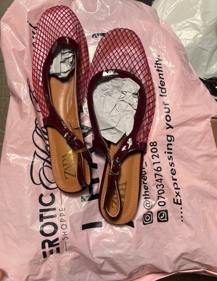 Erotic_shoppe's tweet image. The slippers, bag and sequin dress we sent out today.

Uyo, dopemu, Yaba , Ago✈️ 

#deliveries