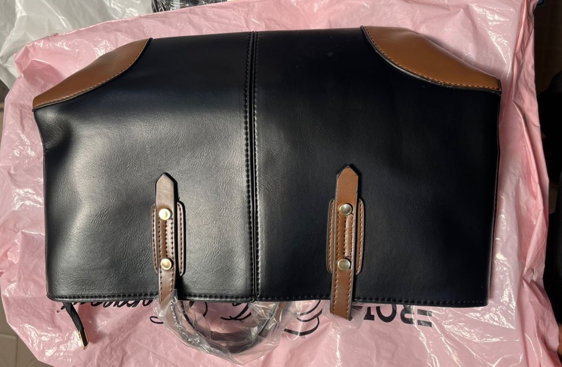 Erotic_shoppe's tweet image. The slippers, bag and sequin dress we sent out today.

Uyo, dopemu, Yaba , Ago✈️ 

#deliveries