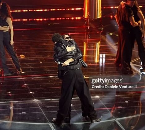_akaaatiamo's tweet photo. comunque vada sono orgogliosa di voi per come avete vissuto questa esperienza,andava vissuta così con divertimento senza pensare alla vittoria e voi ci siete riusciti. ci aspetta solo il bello 🤍💐 #sanremo2026 https://t.co/XwU6aSpuXG