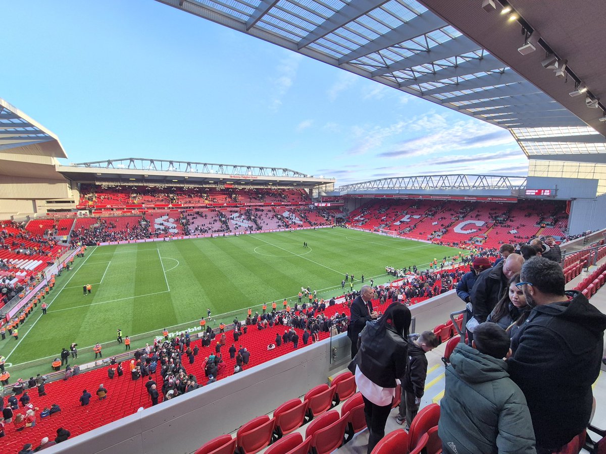 Garylfc5's tweet photo. Thanks again @REDticketMenIRE for sorting my tickets today! Really easy process and great to deal with 🙌 great day all round! 🔴⚪️ https://t.co/XRHo9tGvRE