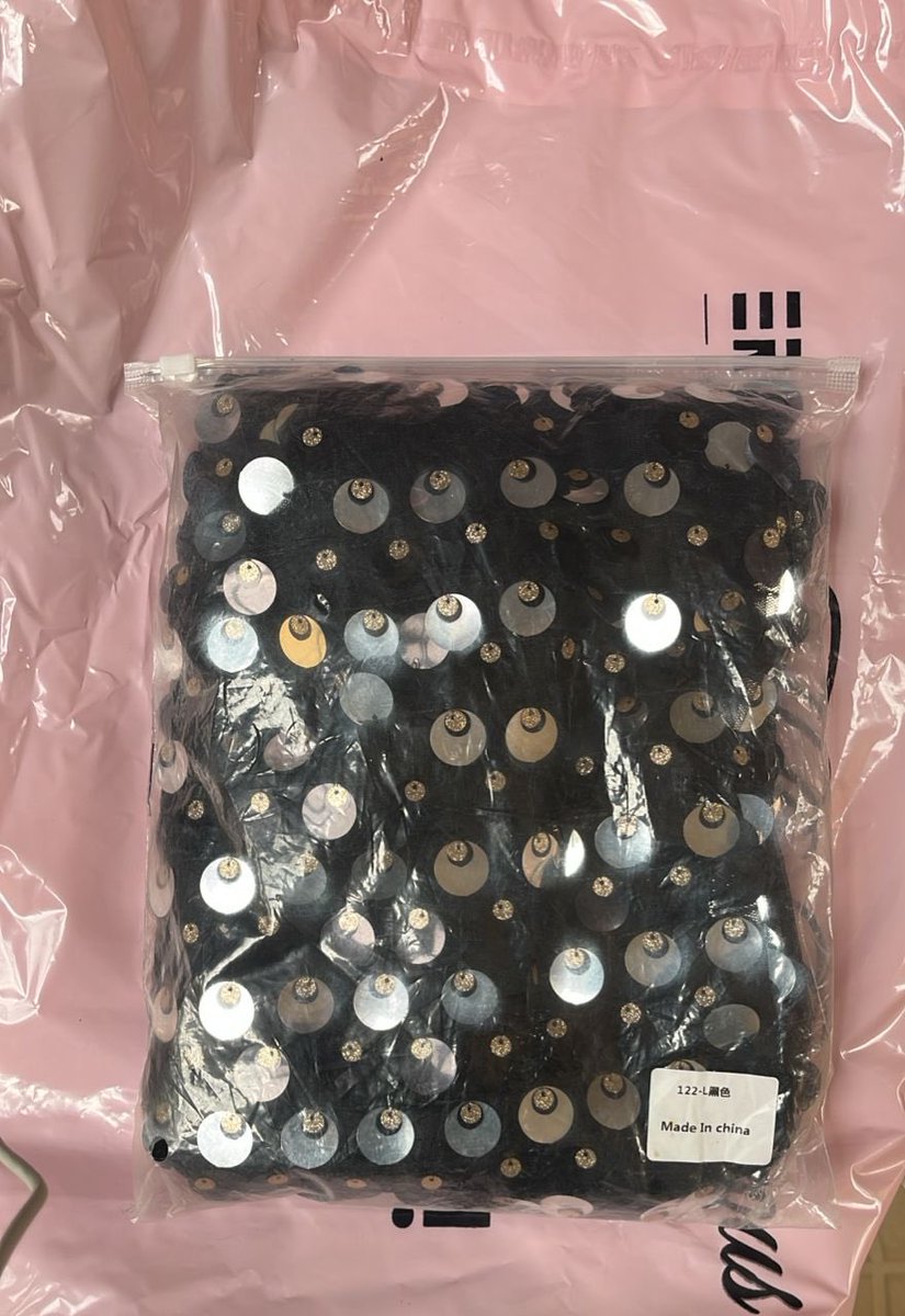 Erotic_shoppe's tweet image. The slippers, bag and sequin dress we sent out today.

Uyo, dopemu, Yaba , Ago✈️ 

#deliveries