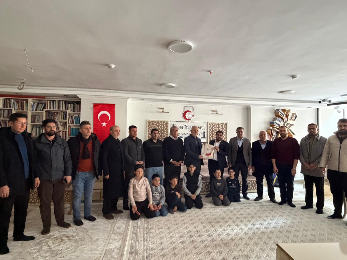 iycercis's tweet photo. Şube merkezimizde 28 Şubat'ı yaşayan ve o dönemde bedel ödeyen büyüklerimizle bir araya geldik. @israfilkisla @iycgenelmerkez @omergun65 @tutanhizir @yusuftulun @zulfikararapolu https://t.co/zJgkxMZpcS