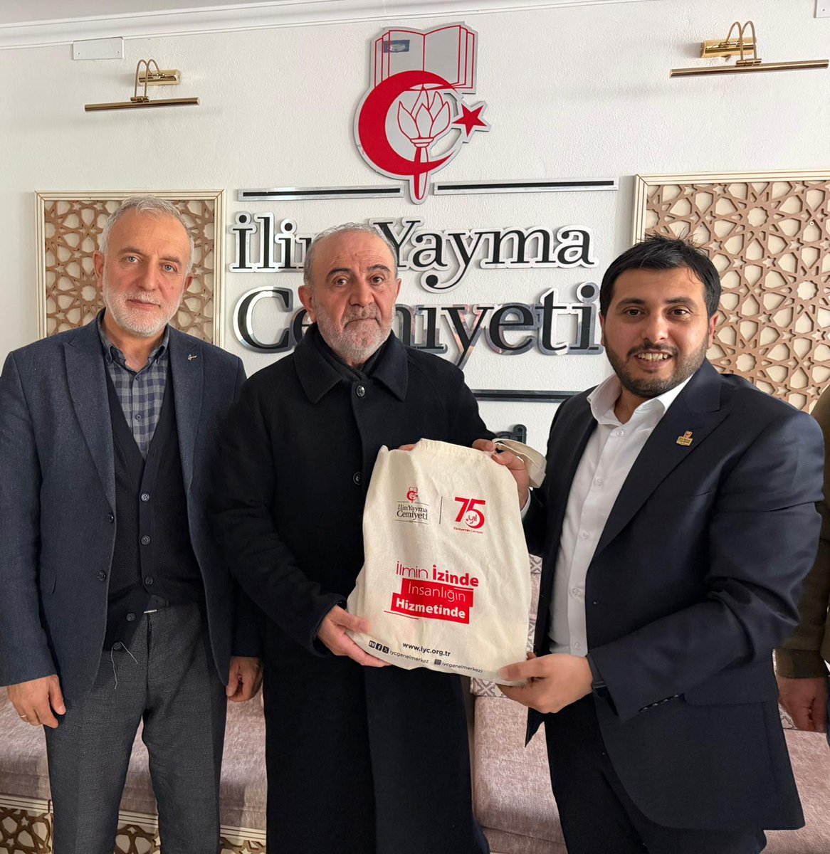 iycercis's tweet photo. Şube merkezimizde 28 Şubat'ı yaşayan ve o dönemde bedel ödeyen büyüklerimizle bir araya geldik. @israfilkisla @iycgenelmerkez @omergun65 @tutanhizir @yusuftulun @zulfikararapolu https://t.co/zJgkxMZpcS