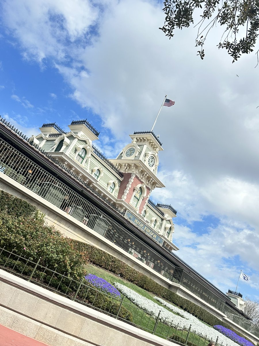 dickeybennett's tweet photo. Activating the AP today! #disneyworld https://t.co/7awvI4n5Yj