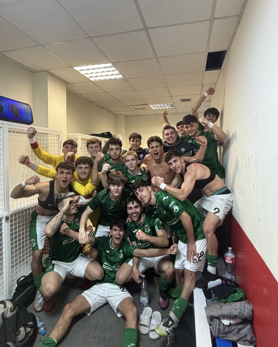 CD_Toledo's tweet photo. 💪 ¡Tremenda victoria del Toledo B (0-1) en Alovera! 💚🤍

Adrián Gaitán marcó el gol de la victoria en el minuto 87. ¡VAAAAMOOOOSSS! 

#SiempreCDToledo 💚⚪️ https://t.co/AR41uEnivl