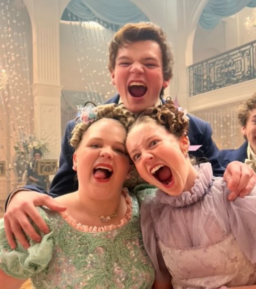 That’s literally Colin, Pen and Eloise 🥹🤏🏼