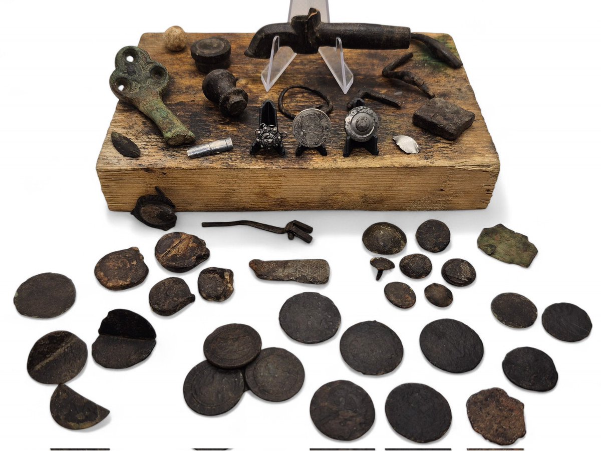 BeardedHans's tweet photo. Afgelopen week weer kunnen zoeken met de metaaldetector. Eerste keer in 2026. Met 5x zilver en een bult andere vondsten was het een succesvolle dag 💪🏻 #metaaldetectie #zilver #geschiedenis #treasure #metaldetecting https://t.co/K1tVuzfmQA