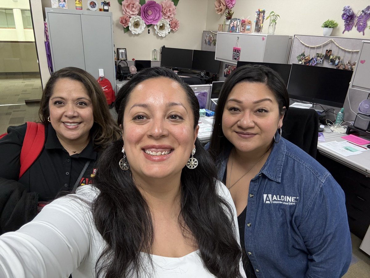 DrFavy's tweet photo. A quick behind the scenes pic of @AldineISD #LiteracyMatters conference When you love what you do it’s not work! https://t.co/7guDlAng6n