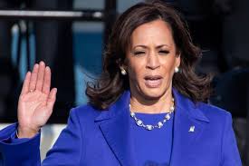 NLM_Magazine's tweet image. Former US Vice President Kamala #Harris has condemned the American and Israeli attack against Iran. She accused President #Trump of dragging the US into a war that the American people do not want. "I am opposed to a regime-change war in Iran," she said. #NLMLiveIranUpdates.
