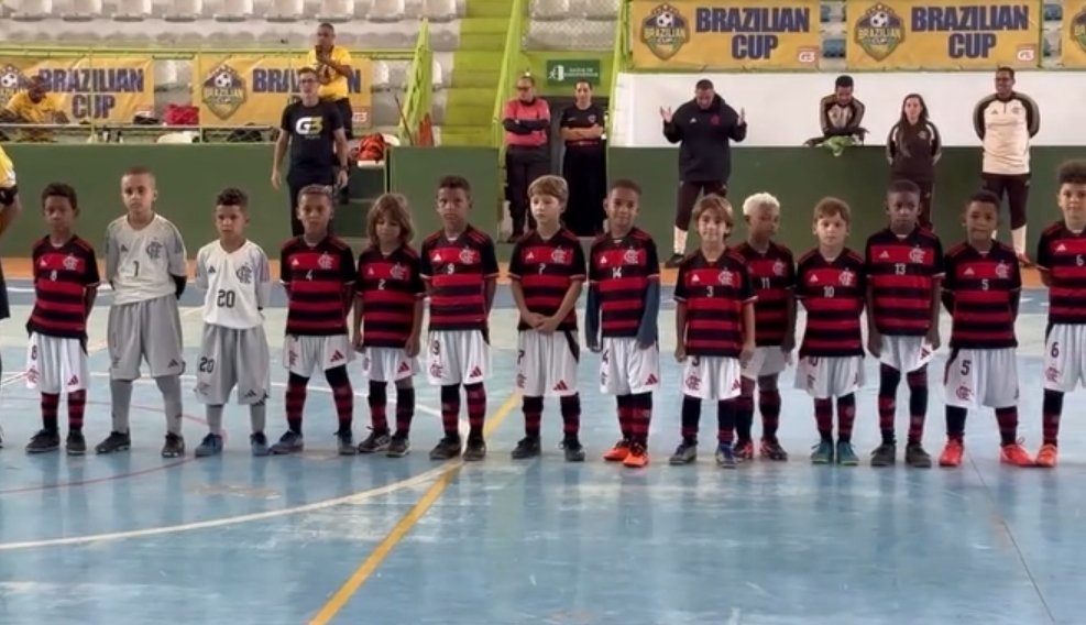 ⚽ Com seu time sub-07, Flamengo foi vice-campeão da Brazilian Cup de Futsal sub-08, disputada hoje em Teresópolis.

Fla teve campanha de duas vitórias e duas derrotas. Na final, perdeu para a FG Academy por 9 a 4. 🔴⚫

📷 Reprodução/Instagram
