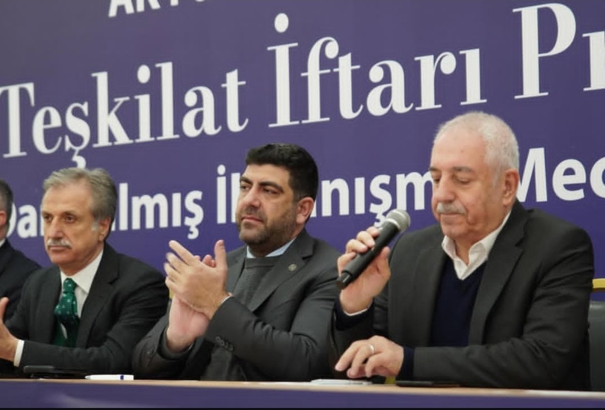 AKGenclikMardin's tweet photo. 📌AK Parti Mardin İl Başkanlığı Daraltılmış İl Danışma Meclisi ve Geleneksel Teşkilat İftarı Toplantısına AK Genç Mardin olarak güçlü bir katılım sağladık.

📌İl Başkanımız Sayın Mehmet Uncu başkanlığında;
📌İl Koordinatörümüz Sayın Yusuf Coşkun,
📌Milletvekilimiz Sayın Faruk Kılıç,
📌Kurucu İl Başkanımız ve Önceki Dönem Milletvekilimiz Sayın Nihat Eri,
📌Kadın Kolları Başkanımız, Gençlik Kolları Başkanımız,
Üç Kademe İlçe Başkanlarımız ve kıymetli teşkilat üyelerimizin katılımlarıyla hem istişare toplantımızı gerçekleştirdik hem de iftar soframızda bir araya geldik.
📌AK Gençlik olarak Ramazan’ın bereketini, kardeşliğini ve dayanışma ruhunu aynı sofrada paylaşırken; teşkilat çalışmalarımıza katkı sunmaya ve sahadaki gücümüzü daha da artırmaya devam ediyoruz.
Birliğimiz daim, davamız güçlü olsun.
Toplantımızın ve iftar programımızın hayırlara vesile olmasını diliyoruz.
#milletimizleniyetimizbir #heranındahepyanında