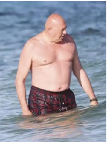 illusioneottica's tweet photo. #MeloniVergognaNazionale
#Crosetto il ministro della difesa in vacanza a #Dubai e impossibilitato a tornare, mentre nel mondo siamo vicini alla terza #GuerraMondiale !!!! mai e poi mai l'Italia ha avuto un governo dilettantesco del genere SIETE VERGOGNOSI RIDICOLE MACCHIETTE! https://t.co/yQByGK4PFi