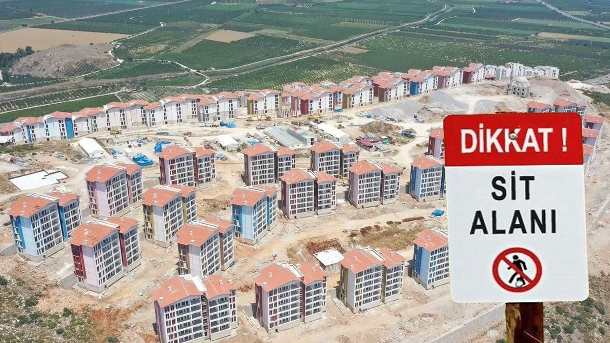 darkwebhaber's tweet photo. TOKİ’nin Menemen’de planladığı 15 bin konutluk proje alanının 1. derece arkeolojik sit alanı olduğu belirtilirken, bölgede kral mezarı ve lahitler ile yaklaşık 3 bin yıllık Neon Teikhos kentine ait kalıntılar gün yüzüne çıktı. https://t.co/nkNLOp0QKP