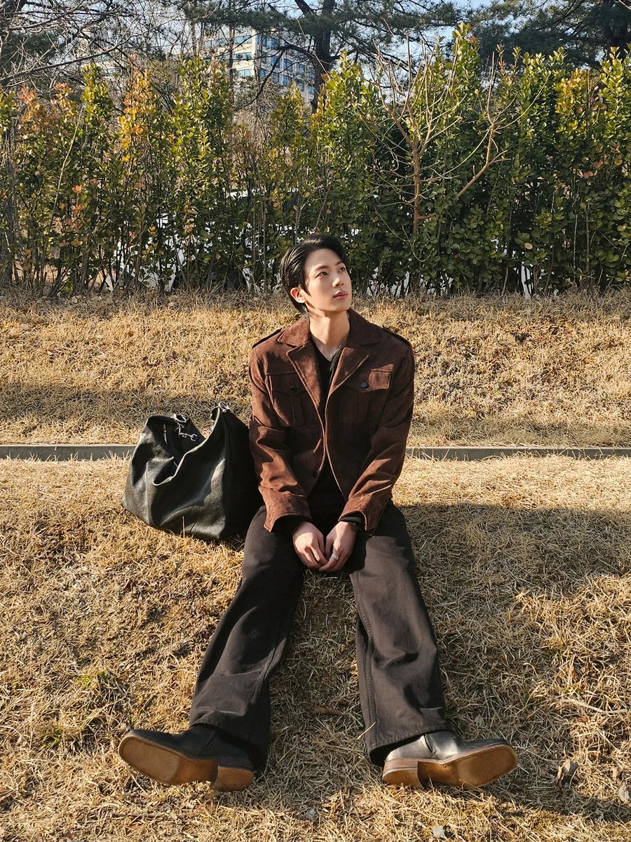 seokjinfile's tweet photo. JIN ON INSTAGRAM https://t.co/2VJgJbG9jd