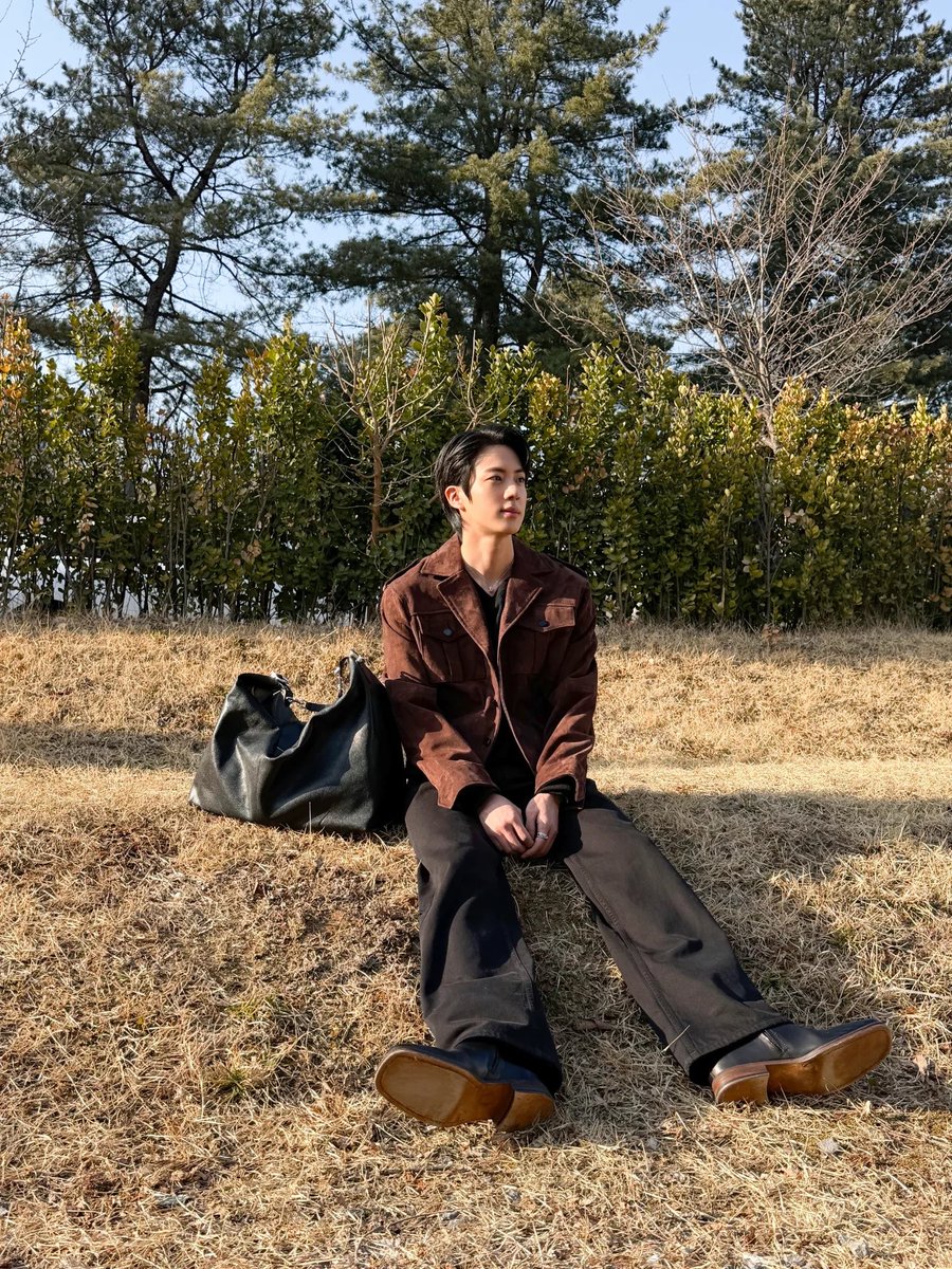 seokjinfile's tweet photo. JIN ON INSTAGRAM https://t.co/2VJgJbG9jd