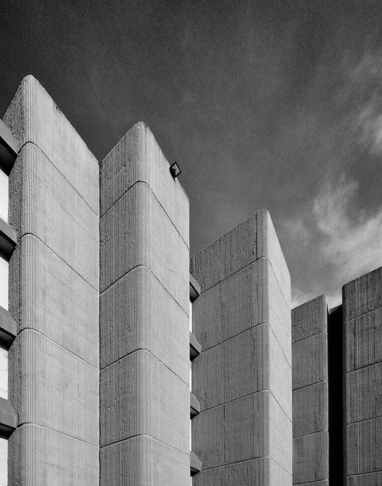 TRES60Blog's tweet photo. Edificio Arrecifes, obra de Rodolfo López Rey construida en 1974 en Punta del Este, Maldonado (Uruguay).

#RodolfoLópezRey #EdificioArrecifes #arquitectura #arquitecturamoderna #formamoderna https://t.co/CGWkVXCYeC