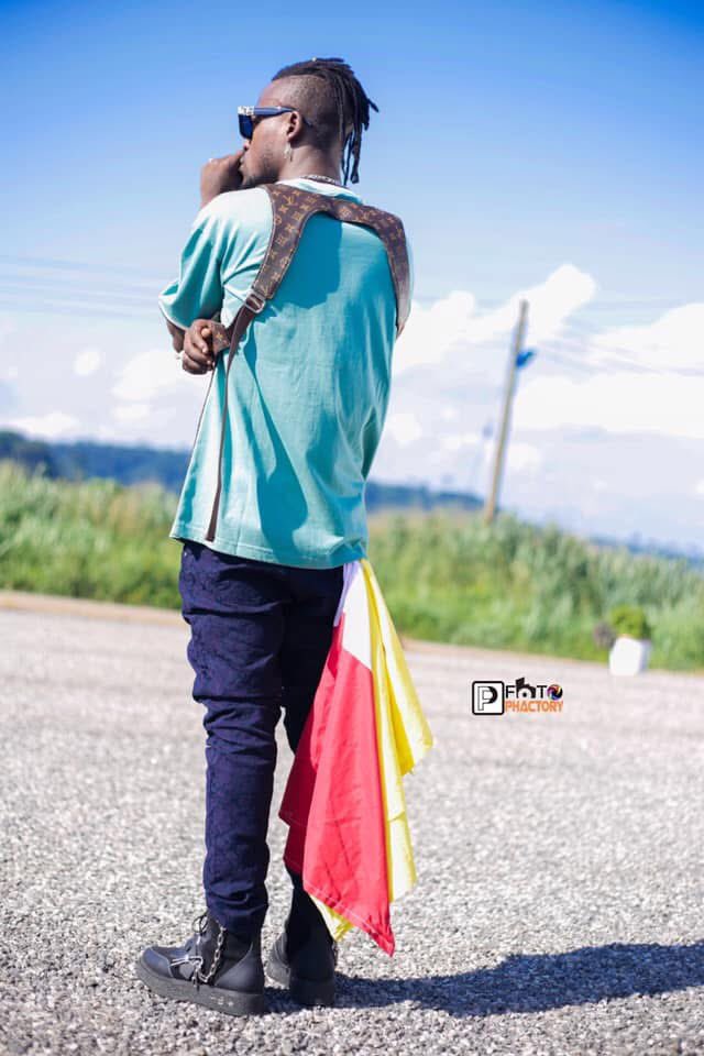 Frederick Osei Kissi Buabeng, popularly known as Phada Gaza, a staunch supporter of Okwawu United and a renowned musician in Kwahu, was laid to rest earlier today. Rest Well, One Phada.

Asaase Aban! 🕊💔