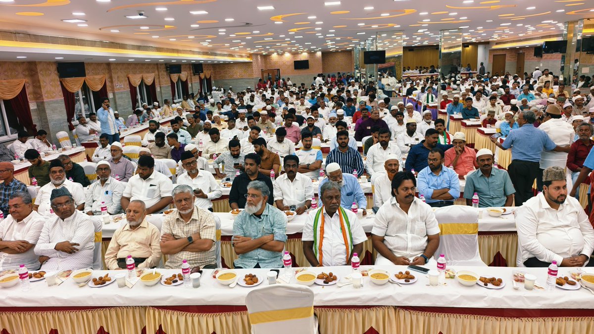 சென்னை, ராயபுரம் ரம்ஜான் மஹாலில்  எஸ்.டி. கொரியர் குழுமம் சார்பில் வக்ஃப் வாரிய தலைவரும் நாடாளுமன்ற உறுப்பினர் <a href="/KNavaskani/">K.NavasKani MP</a>  அவர்களின் ஏற்பாட்டில் IUML தேசிய தலைவர் பேராசிரியர் காதர் மொகைதீன், அவர்கள் தலைமையில் நடைபெற்ற (இஃப்தார்) நோன்பு துறப்பு நிகழ்ச்சியில் கலந்து கொண்டேன்.