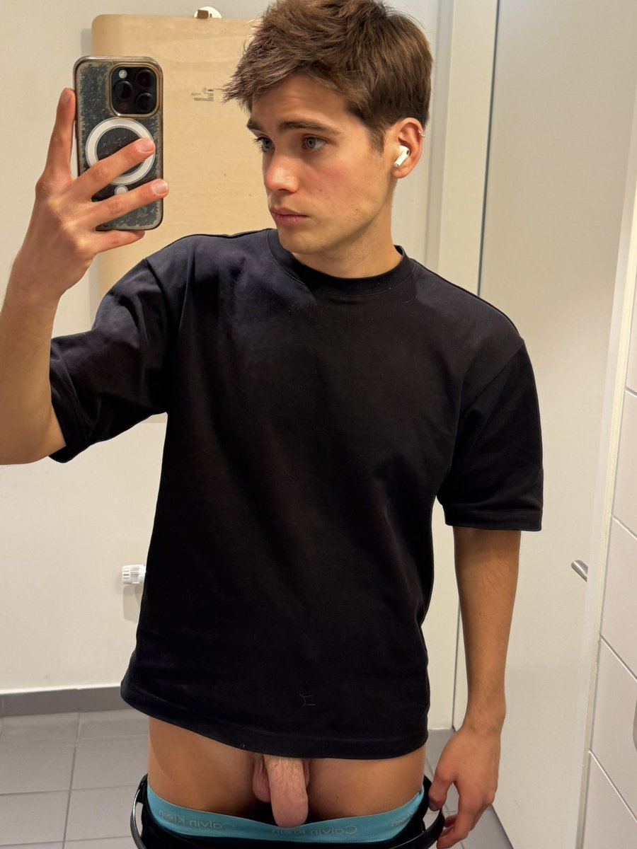 Valentino TWINK tweet media