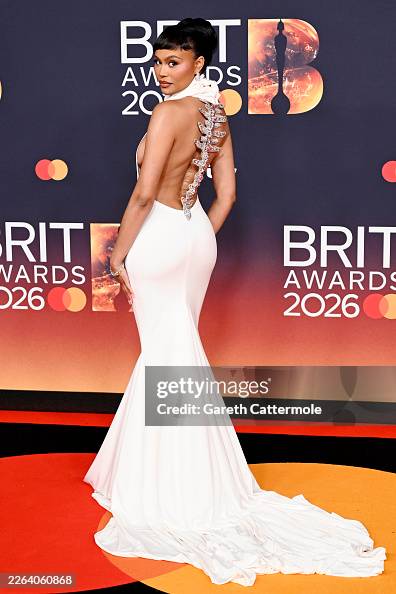 Ella Thomas, one thing about her? She'll always slay!
#BRITsAwards