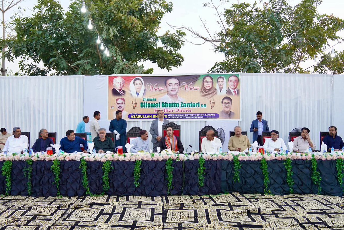 arif_sindh18309's tweet photo. پاکستان پیپلزپارٹی کے چیئرمین بلاول بھٹو زرداری کے اعزاز میں پی پی پی تعلقہ لاڑکانہ کے صدر اور ڈسٹرکٹ کونسل لاڑکانہ کے وائس چیئرمین اسداللہ بھٹو کی جانب سے  پی ایس 10 کے سرکل عاقل میں واقع آگانی گاؤں میں افطار ڈنر اور عشائیہ
@BBhuttoZardari @AseefaBZ @MediaCellPPP https://t.co/FqwsudRl4t