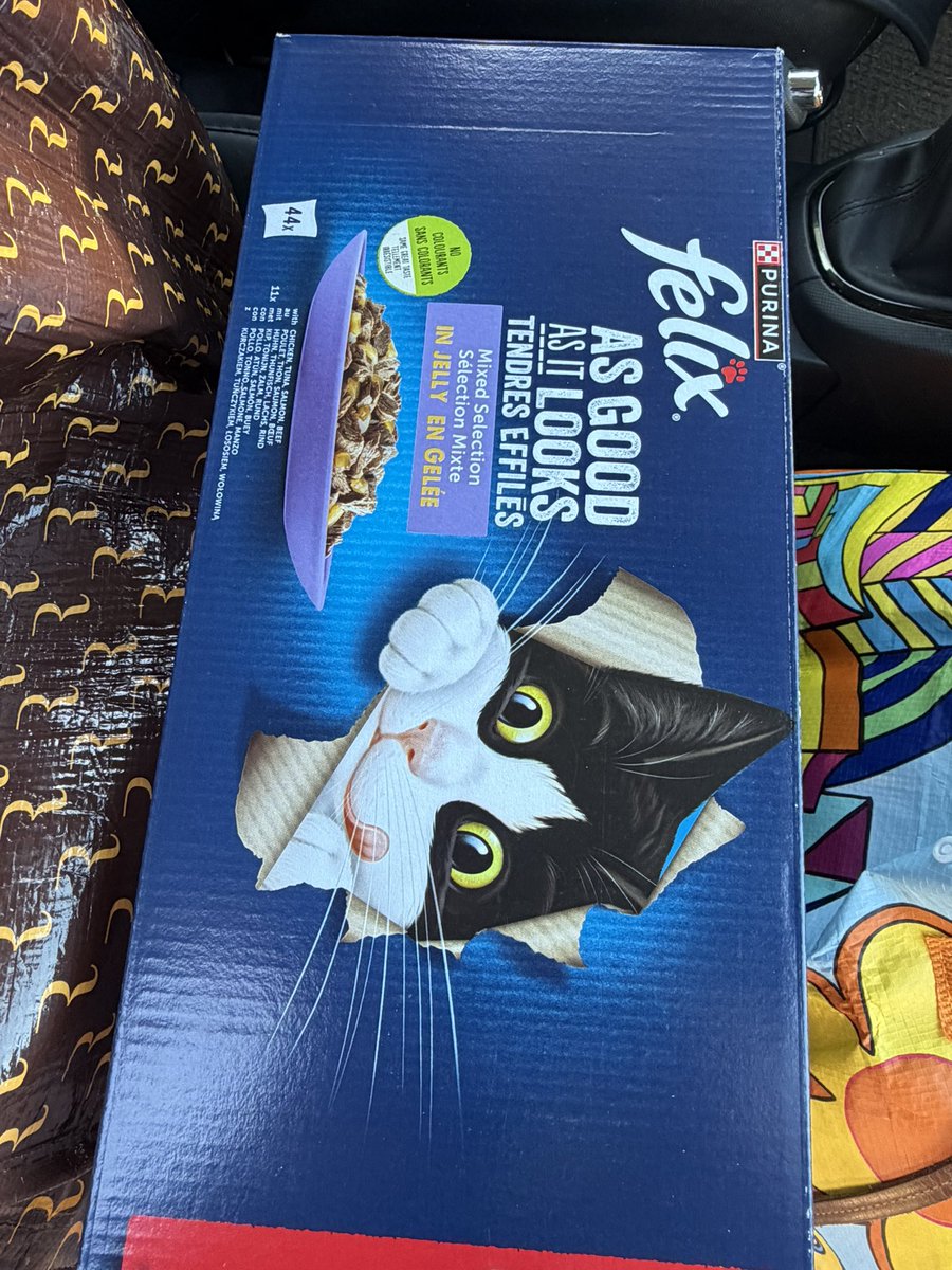 Ho comprato una scatola di cibo che è bastato solo per far mangiare i gatti oggi..non abbiano più nulla non è arrivato più cibo per i pelosetti..
Ringrazio <a href="/FabrizioFaini/">Fabrizio Faini</a> per averci donato un buono Amazon 🙏🏻