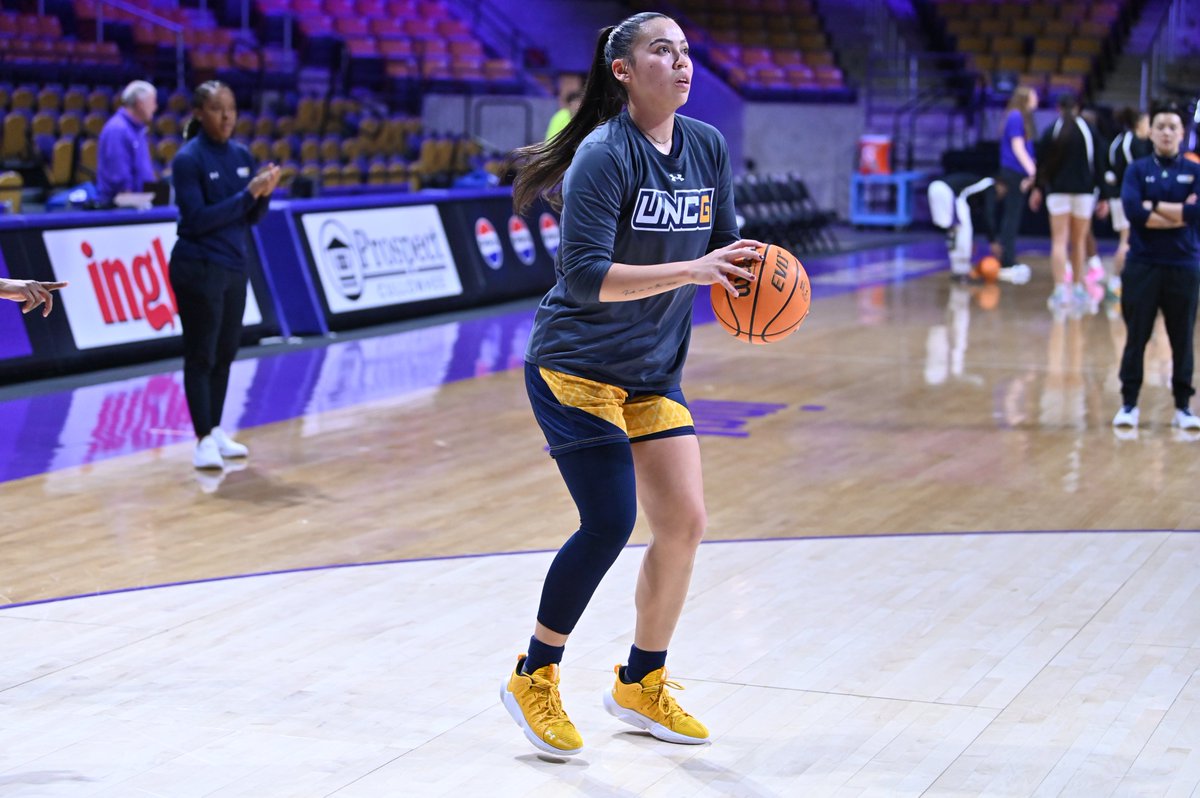 uncgwbb's tweet photo. Getting warmed up in the Whee!
#protecttheG #letsgoG https://t.co/g03itxHKc1
