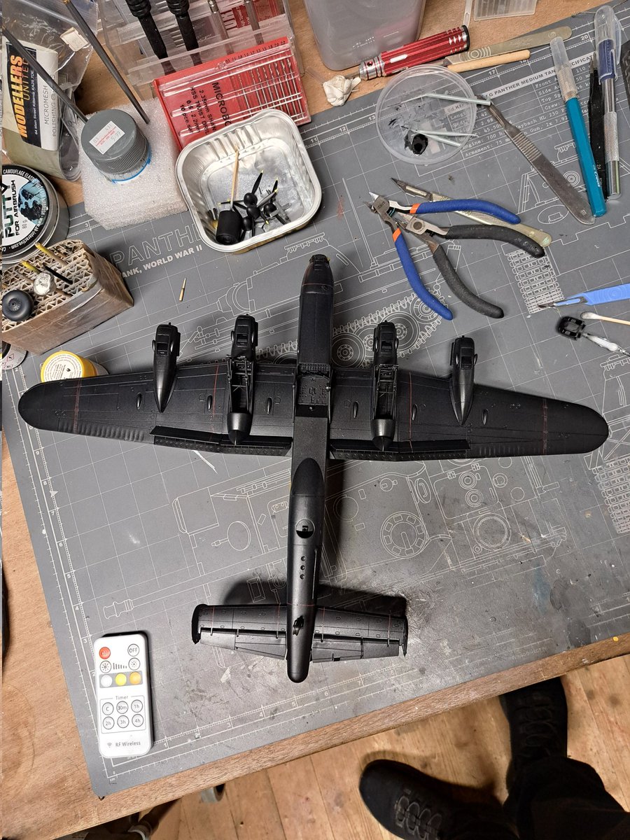 fudge_67's tweet photo. #JFFCancerResearch
@Airfix Avro Lancaster BIII (special) update;
Clearcoat on #Microscale micro flat. Been in my store for a while thought I had more XF86 but alas not enough. Fairly happy with the finish. Now for my favourite part unmasking😄😄😄 https://t.co/OGS9ByRif4
