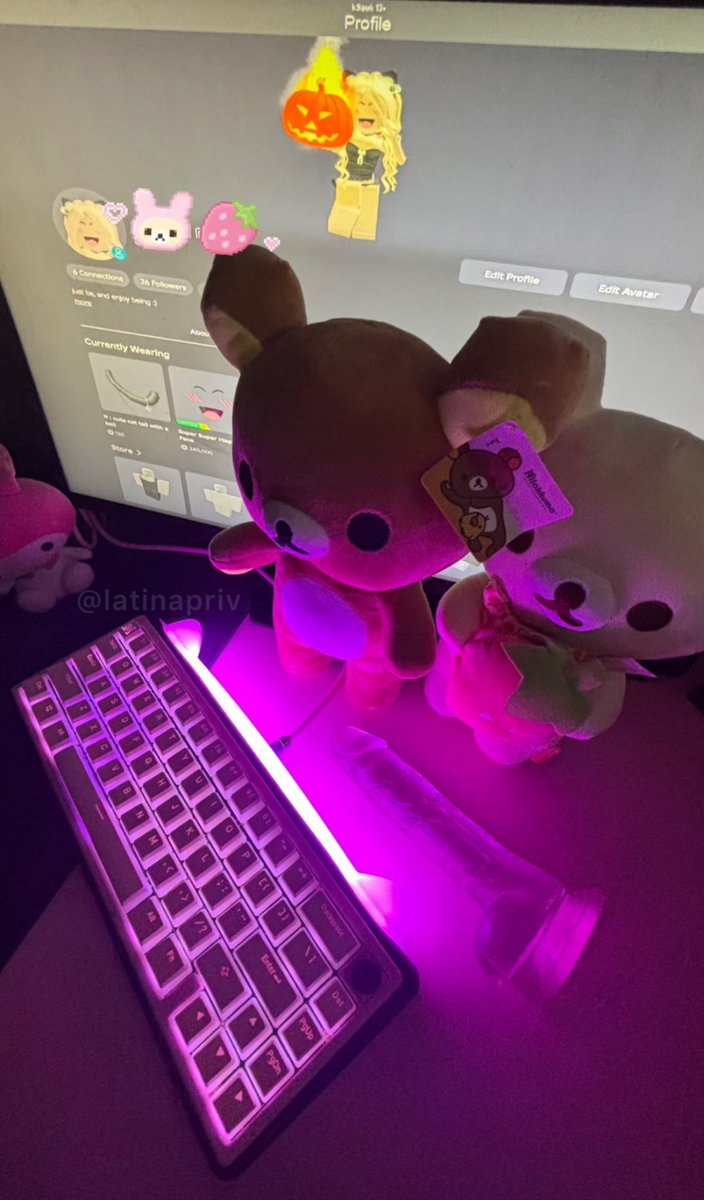 Latinapriv's tweet photo. Play w me? I might use it >w< https://t.co/bmVuemKq58