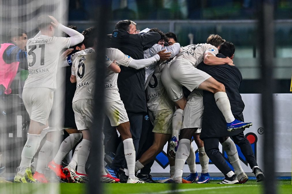 Ris__20's tweet photo. Stampatevela bene in testa questa foto, non ve la dimenticate, perchè stasera vi abbiamo riportato a casa vostra, ovvero la B. Ci fa sempre piacere vedere quanto la sentite, sembrava una finale.
Ci salutiamo adesso
Non ci vediamo più
Non ci vediamo più
Non ci vediamo più https://t.co/FeKGVhYuHN