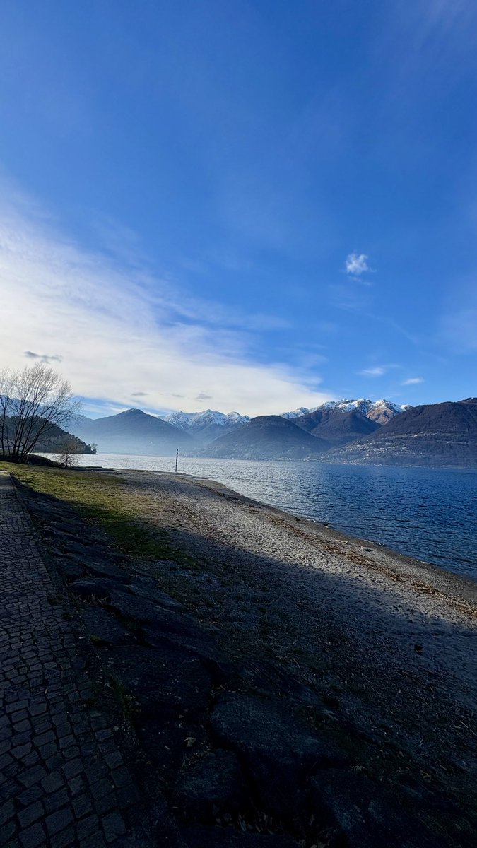 IamTessa1017's tweet image. Dove il silenzio si fa sentire e il cuore si riposa 🏔️☀️

#lagodicomo #comolake #colico