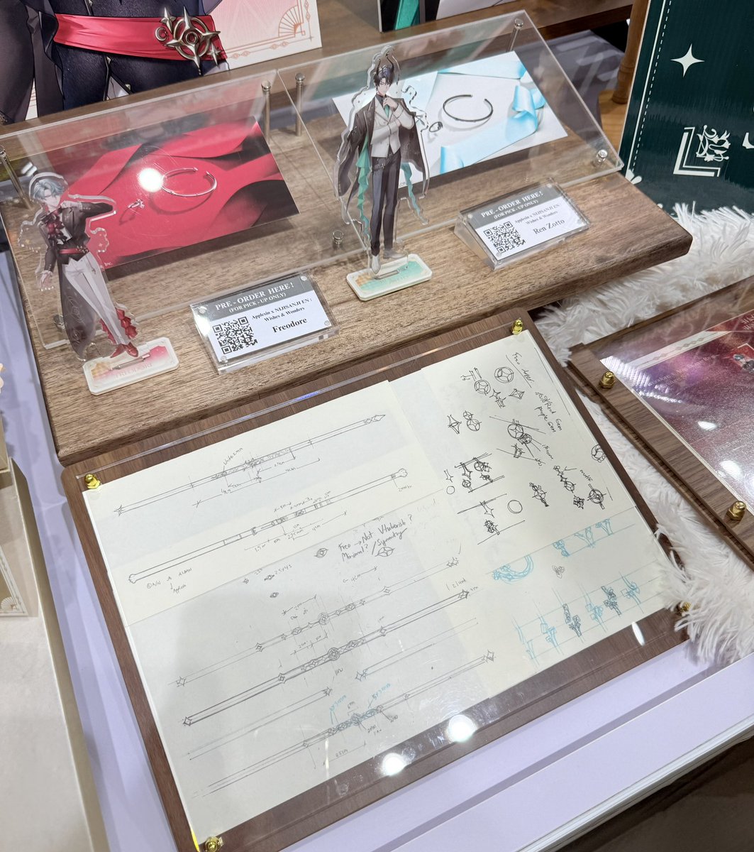 Waahh, I stopped by the Applesin x Nijisanji EN collab exhibition. Look at 💿! He looks amazing. 🥹🦔✨