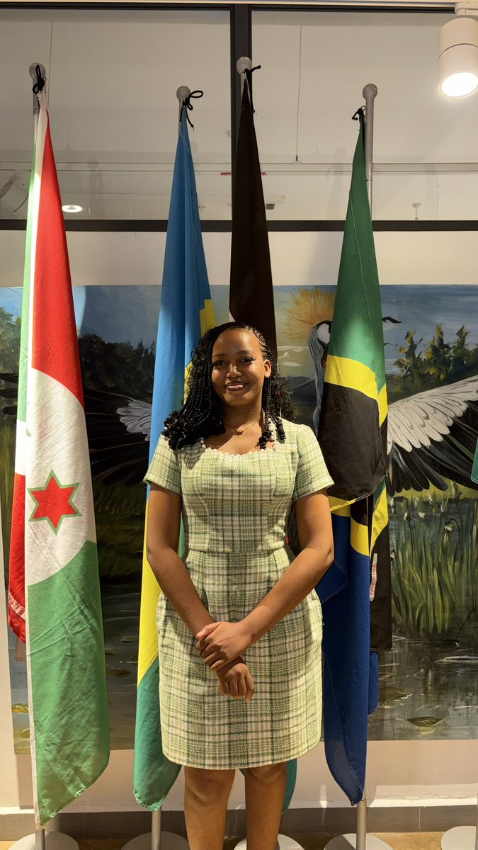 Graphic Designer tweet media