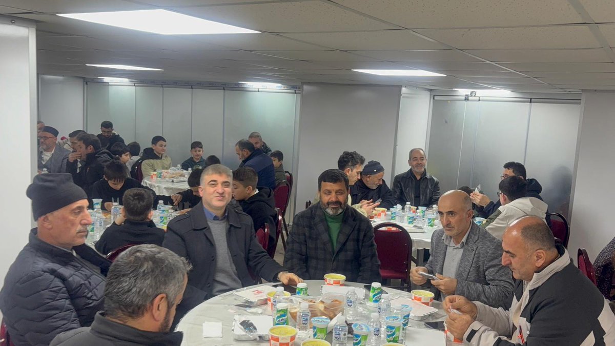 hudaparkocaeli's tweet photo. İl Başkanımız Ali Çiftçioğlu ve Kartepe İlçe Başkanımız Saim Bamidici, Peygamber Sevdalıları Gebze Temsilciliği tarafından düzenlenen iftar programına iştirak etti.
Nazik davetleri ve samimi misafirperverlikleri için kendilerine şükranlarımızı sunuyoruz. https://t.co/azBgM3XMQW