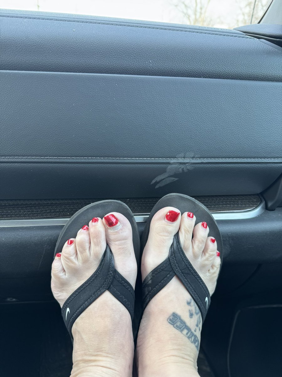 HLKSOUTH's tweet photo. Yep, it’s flip flop weather for me today!!! https://t.co/TvS73bd3QO