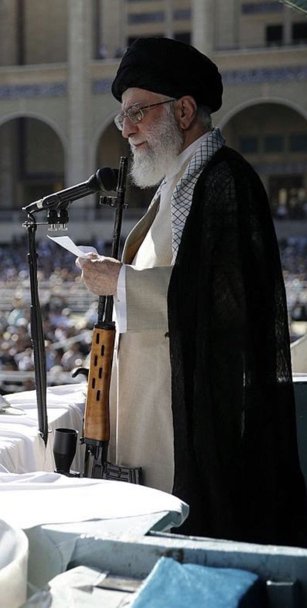Muhammad922511's tweet photo. History will record that Khomeini, who was over 80, stood alone with his head held high in front of the world's superpowers. https://t.co/Fu0PHXzG3S