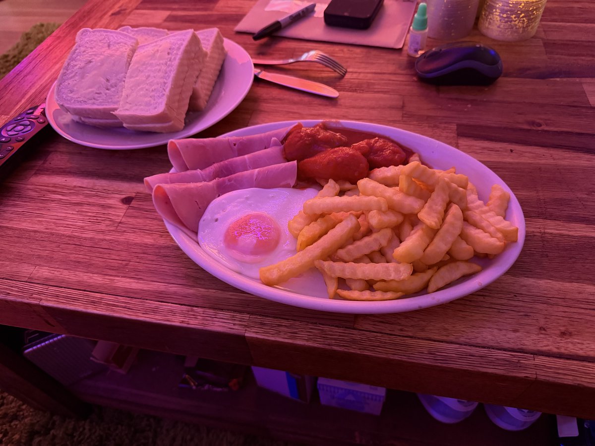 James S🇬🇧 tweet media