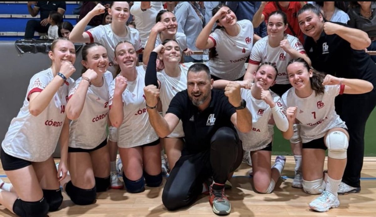 Ellas y su cuerpo técnico lo han conseguido. Estamos en la gran final del Campeonato infantil de selecciones provincial. Es el torneo dedicado a nuestra querida y añorada Pilar García, quien de amor, entrega y pasión por nuestro deporte entendía un rato bien largo. ¡Enhorabuena!