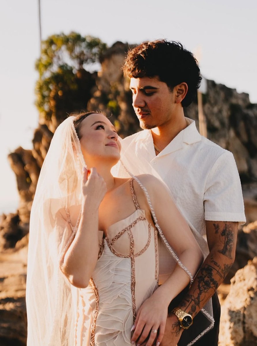UnitersCharts's tweet photo. GAG! Sofya Plotnikova e David Prado estão casados há 1 mês 😱 https://t.co/OpyPrPns3O
