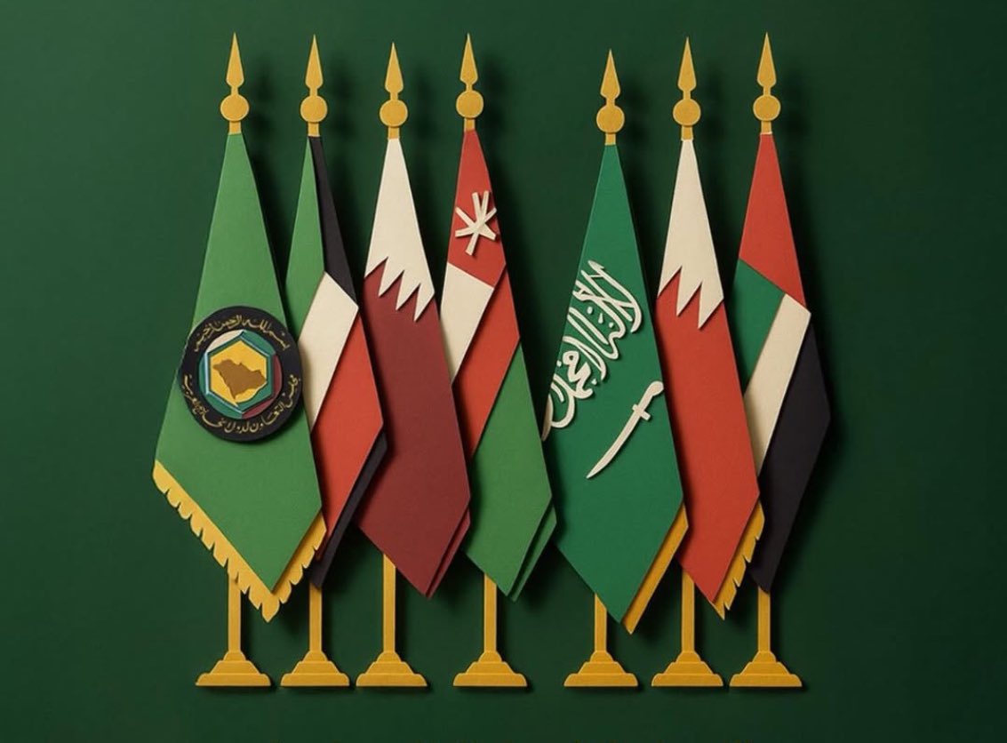 الرسالة المهمة لكُل خليجي شريف ويحب دولته

لا تصوّر أو تنشر أي مقاطع أو صور ولا تصدّق أي شيء تشوفه في السوشال ميديا وكُن درعًا لوطنك ولا تكُن ذنَبًا من غير قصد ! وتذكّر أن وعيك الأمني " مسؤولية "

انتبهوا والله يديم علينا نعمة الأمن والأمان 🤍