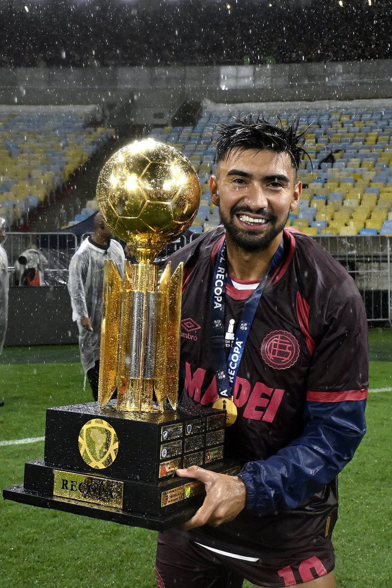 clublanus's tweet photo. SOMOS CAMPEONES DE LA RECOPA SUDAMERICANA 🇱🇻🌟 https://t.co/7skhPl3sGH