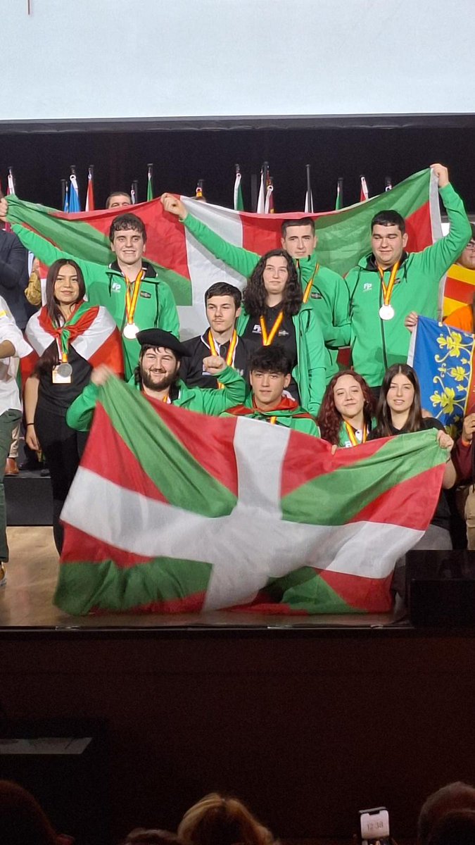 FPeuskadi's tweet photo. 𝐓𝐚𝐥𝐝𝐞 𝐛𝐢𝐤𝐚𝐢𝐧𝐚 𝐬𝐞𝐥𝐞𝐤𝐳𝐢𝐨 𝐛𝐢𝐤𝐚𝐢𝐧𝐚! 
@Fpeuskadi-k talentu ikaragarria erakutsi du #SpainSkills2026 lehiaketan 💪💪

𝐋𝐨𝐫𝐭𝐮𝐭𝐚𝐤𝐨 𝐝𝐨𝐦𝐢𝐧𝐚𝐤:
🥇 Urreak 2
🥈 Zilarrak 6
🥉 Brontzea 1

🎉 Zorionak parte hartzaile guztiei eta bereziki TXAPELDUNEI! 🎉 https://t.co/Xs0fGx6Awi