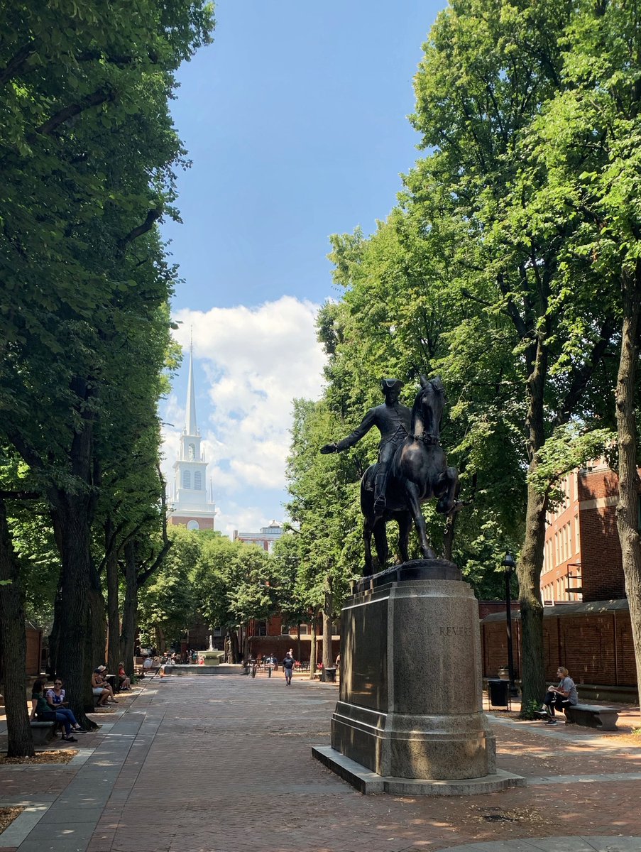 CharmOfCulture's tweet photo. We need more statues of people on horses. https://t.co/pGe2taujri