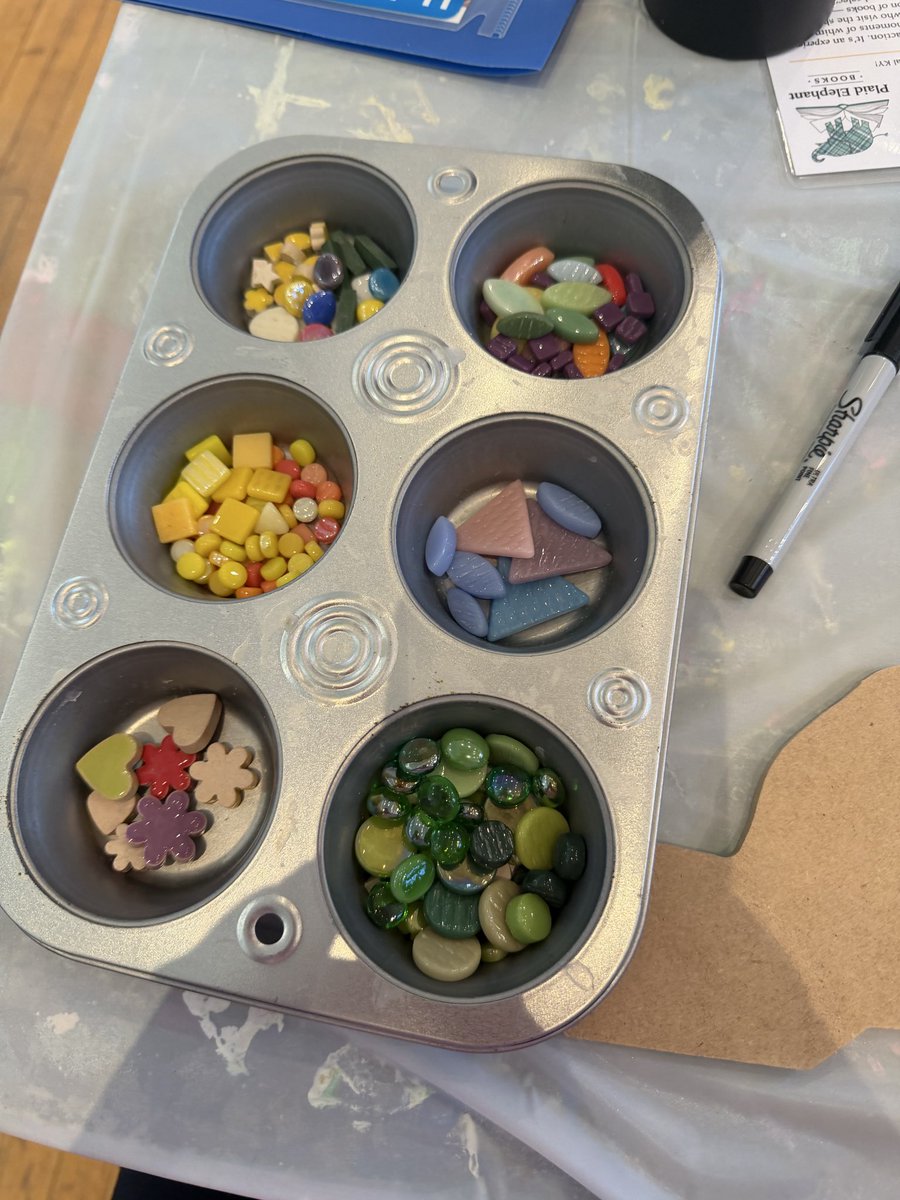 Mosaic making at the Art Center of the Bluegrass in Danville, KY with <a href="/KEDCGrants/">KEDC Grants</a> <a href="/KedcARTS/">RENAISSANCE Grant</a>