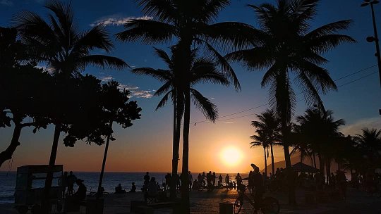 lucacout's tweet photo. #suafotonoCOR Ipanema, RJ . https://t.co/UygrGuuURA
