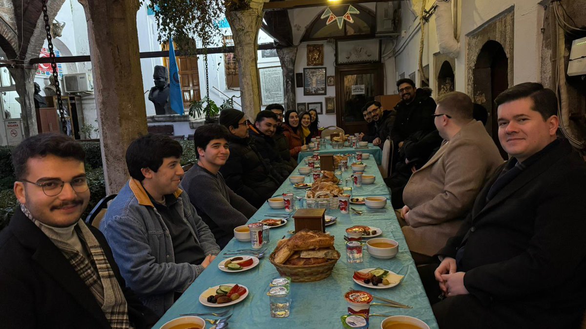 gencturanorg's tweet photo. Türk Dünyası Araştırmaları Vakfı Gençlik Kolları olarak yıllardır sürdürdüğümüz geleneksel iftarımızı bu yıl da gerçekleştirdik. 
Aynı sofrada buluşmanın huzurunu yaşadık, birliğimizi ve dayanışmamızı bir kez daha pekiştirdik. Katkı sunan herkese teşekkür ederiz. https://t.co/uxoT8dyrpK