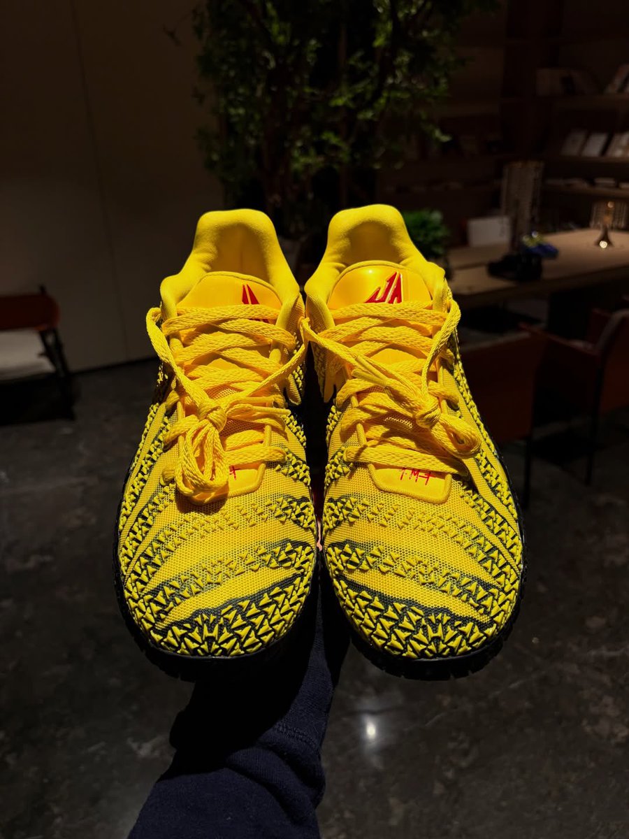 Here’s a detailed look at the Nike Ja 3 “Let Me Be Ja” 🟡⚫️

📸: (IG) prm.cotd