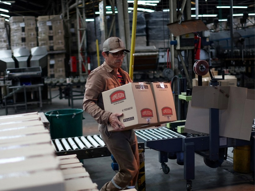 LO QUE CAMBIA CON LA REFORMA DEL RÉGIMEN LABORAL

Lectura rápida
La ley modificará aspectos clave de la ley de contratos de trabajo, creará un fondo para financiar despidos, eliminará estatutos y hasta reducirá algunos impuestos.

Punto por punto

Indemnizaciones
Quedan fuera del